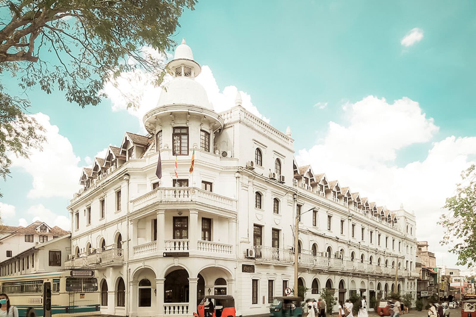 Colombo Airport to Kandy Taxi 2